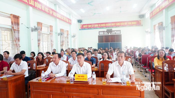 Toàn cảnh hội nghị tiếp xúc cử tri. Ảnh: Phan Trung Tú