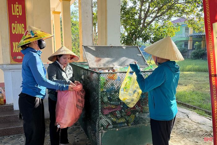 Phát huy kinh nghiệm làm công tác mặt trận trong nhiều năm, chị Nguyệt đã thể hiện được vai trò nòng cốt trong việc triển khai các phong trào và tăng cường khối đoàn kết trong Nhân dân.