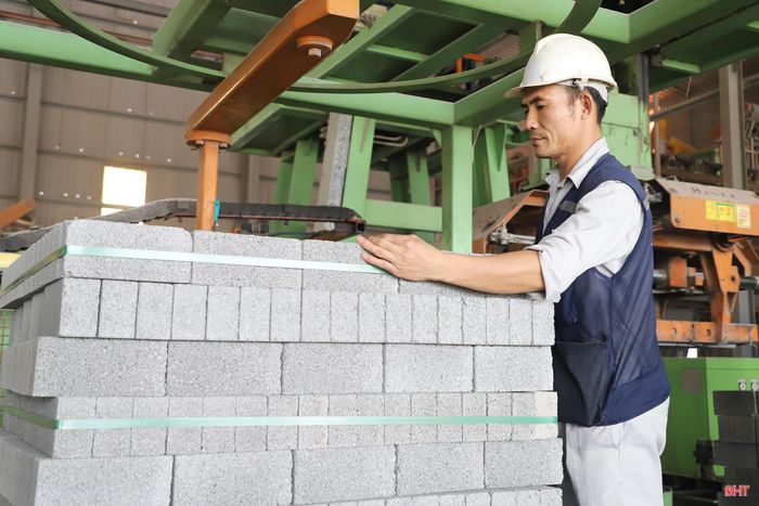 Nhiều doanh nghiệp được Nhà nước hỗ trợ chuyển giao, đổi mới công nghệ, đầu tư dây chuyền máy móc hiện đại.