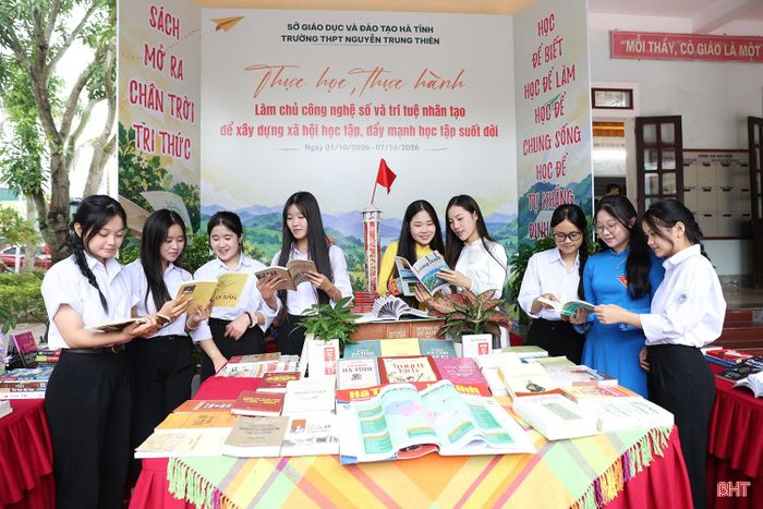 Hoạt động nhằm giới thiệu nguồn học liệu, lan tỏa văn hóa đọc và khuyến khích học sinh hình thành thói quen đọc sách, tự học.