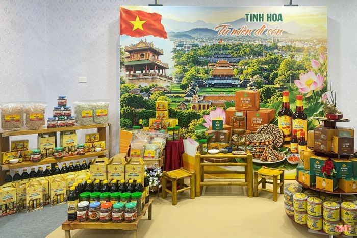 Các sản phẩm OCOP của tỉnh Hà Tĩnh tại Tuần lễ sản phẩm Việt - Lào đang diễn ra ở Hà Nội