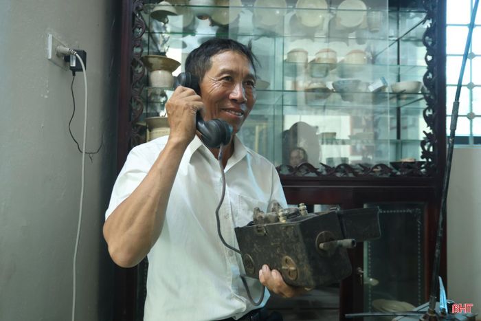 Với các hiện vật thời chiến, tôi thường dành sự quan tâm đặc biệt. Một chiếc bộ đàm, chiếc ô hay những vật dụng còn sót lại đều gợi nhắc về một giai đoạn lịch sử.