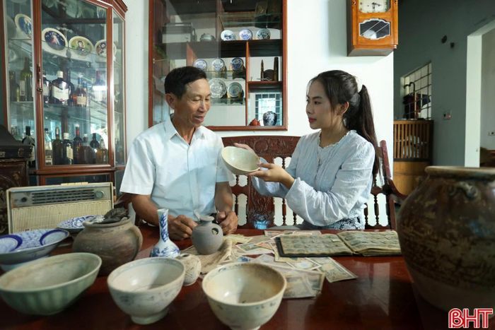 Những món đồ tôi sưu tầm chủ yếu là vật dụng từng gắn với sinh hoạt của người dân. Bát xê, bát trần, bình vôi, chum trần, cối xay bột... mỗi loại có kiểu dáng và công dụng riêng.