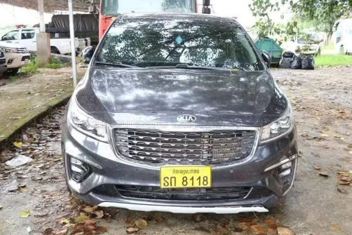  Chiếc ô tô được các đối tượng sử dụng để vận chuyển ma túy. (Ảnh: Lao Security News) 