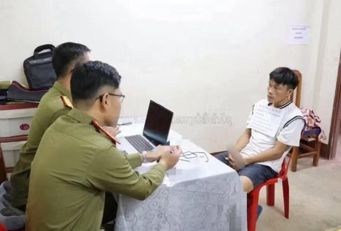  Đối tượng nam, 29 tuổi, trú bản Nam Lo, huyện Thaphabat, tỉnh Bolikhămxay bị bắt giữ do liên quan đến vụ việc. (Ảnh: Lao Security News) 
