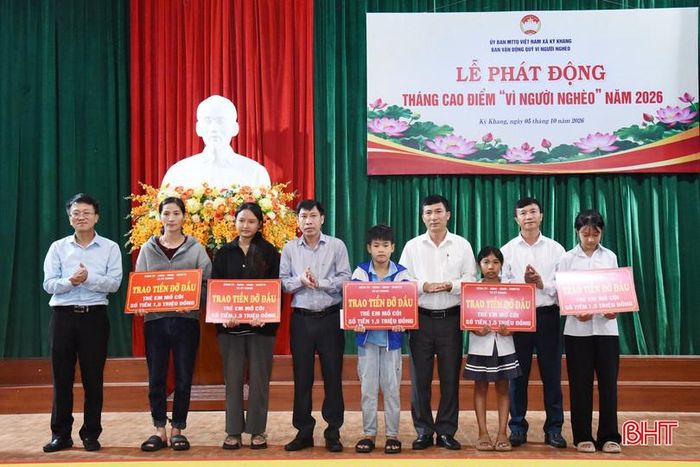 ... nhận đỡ đầu 5 em trẻ mồ côi.