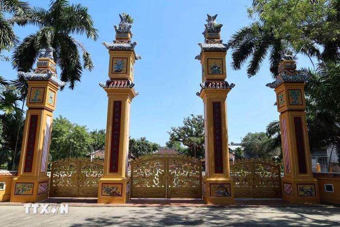 Cổng tam quan với bốn trụ biểu tại Di tích Kiến trúc nghệ thuật cấp Quốc gia Văn Thánh-Khổng Miếu ở phường Bàn Thạch, thành phố Đà Nẵng. (Ảnh: Đỗ Trưởng/TTXVN)
