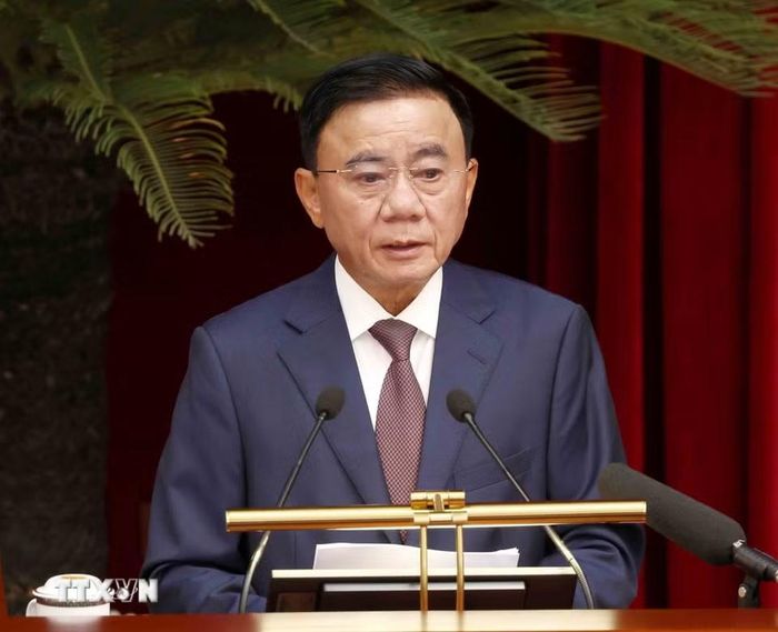 Đồng chí Trần Cẩm Tú, Ủy viên Bộ Chính trị, Thường trực Ban Bí thư thông qua chương trình hội nghị. (Ảnh: Phương Hoa/TTXVN)