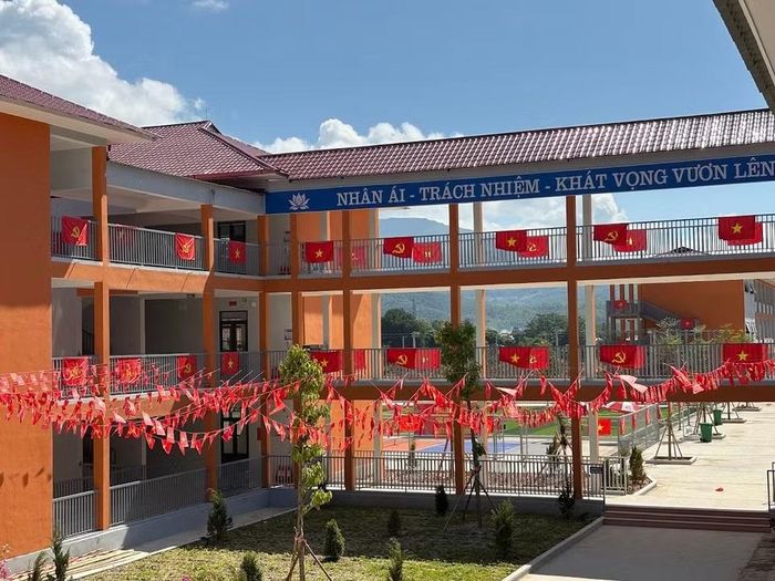 Theo Nghị định 188/2026/NĐ-CP, trường nội trú vùng biên được Nhà nước cấp ngân sách vận hành với mức chi 100.000 đồng/học sinh/tháng; chi trả tiền điện, nước phục vụ sinh hoạt và học tập. (Ảnh: Vietnam+)