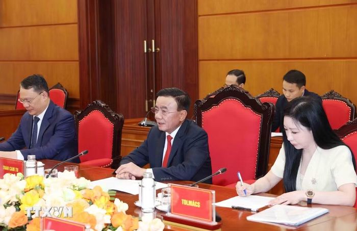 Thường trực Ban Bí thư Trần Cẩm Tú phát biểu tại buổi tiếp đồng chí Thürmer Gyula, Chủ tịch Đảng Công nhân Hungary. (Ảnh: Phương Hoa/TTXVN)