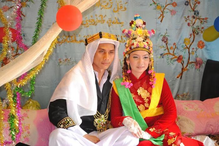 Tái hiện nghi lễ cưới truyền thống. (Ảnh: CTV/Vietnam+)