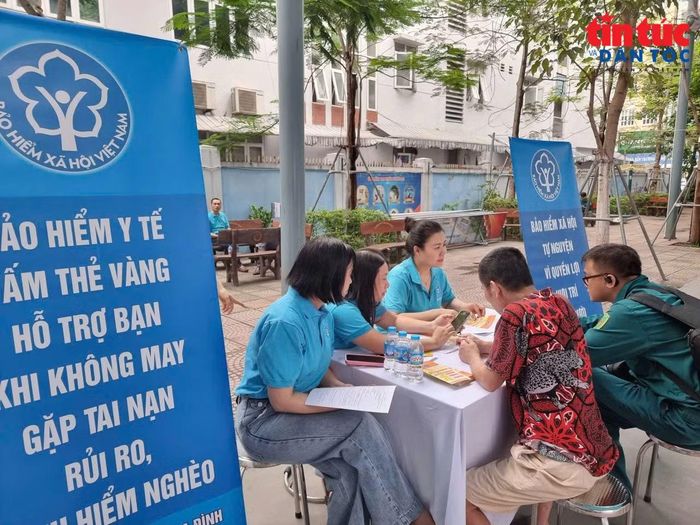 Tư vấn chế độ bảo hiểm xã hội cho người lao động.
