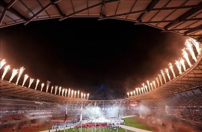 Màn pháo hoa rực rỡ tại Lễ bế mạc ASIAD 2026 trên sân vận động Nagoya City Mizuho Park Athletic, thành phố Nagoya, Nhật Bản, ngày 4/10/2026. Ảnh: THX/TTXVN phát