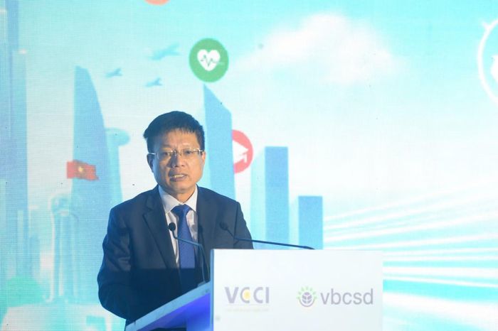 Ông Hồ Sỹ Hùng, Chủ tịch Liên đoàn Thương mại và Công nghiệp Việt Nam (VCCI) phát biểu tại chương trình.