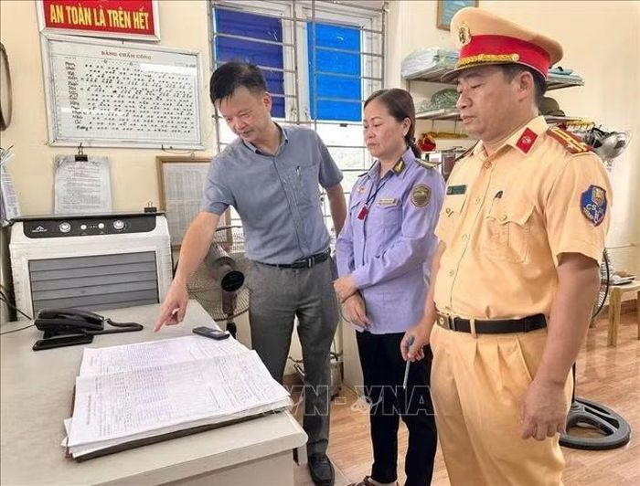 Lực lượng Cảnh sát giao thông, Công an tỉnh Ninh Bình kiểm tra công tác trực gác và việc chấp hành quy trình vận hành tại trạm gác chắn đường ngang Km47+774.