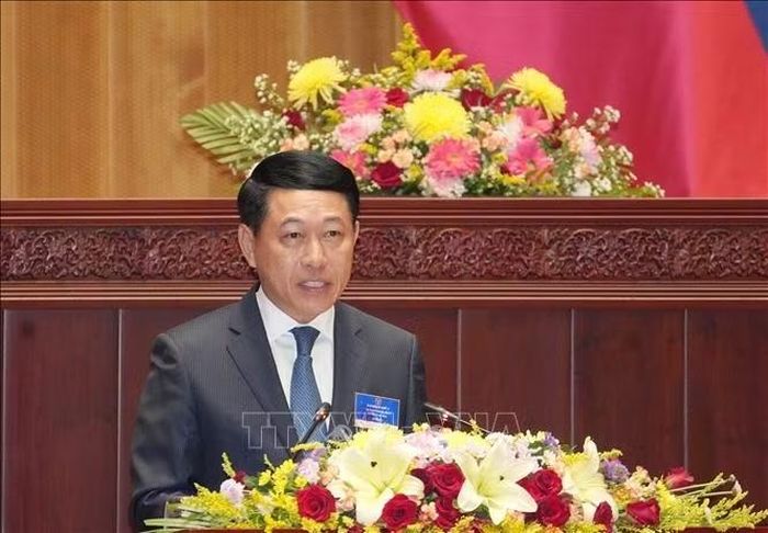 Thủ tướng Chính phủ Lào khóa X Saleumxay Kommasit phát biểu nhậm chức. Ảnh: Xuân Tú/PV TTXVN tại Lào
