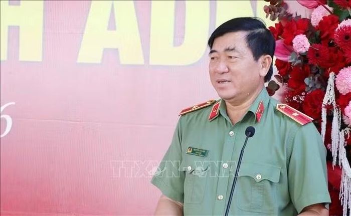 Thiếu tướng Nguyễn Văn Hận, Ủy viên Ban Thường vụ Tỉnh ủy, Giám đốc Công an tỉnh, phát biểu. Ảnh: TTXVN phát