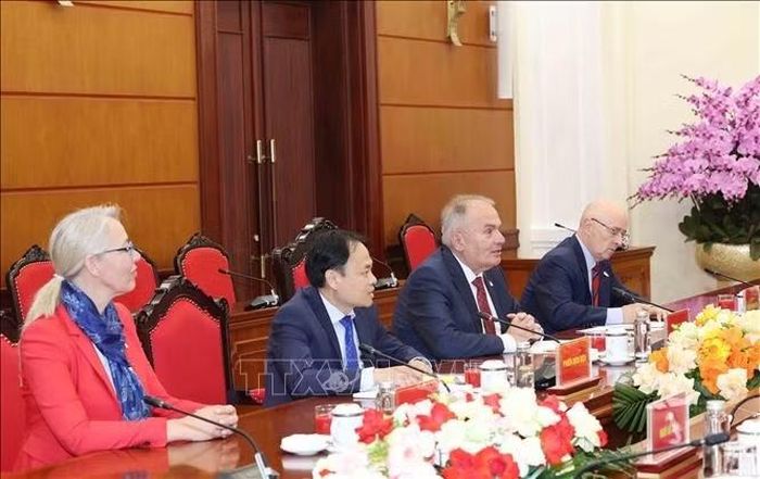 Đoàn đại biểu Đảng Công nhân Hungary tại buổi tiếp. Ảnh: Phương Hoa/TTXVN