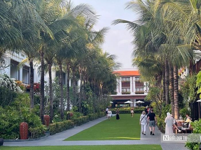 Du khách trải nghiệm du lịch ở Mũi Né.
