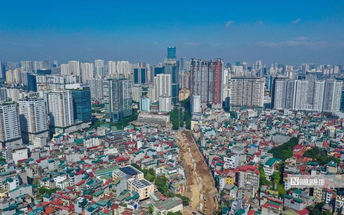 Ghi nhận tại đoạn Ngụy Như Kon Tum - Nguyễn Trãi, máy móc tập trung ở nhiều vị trí trên tuyến.