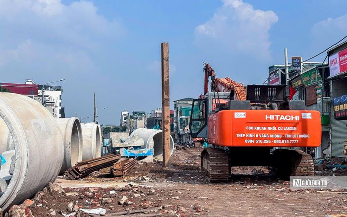 Đoạn này dài hơn 1,1km, mặt cắt ngang 50m, đây là một trong những đoạn tuyến quan trọng của Dự án tuyến đường Vành đai 2,5. Trước đây, công tác giải phóng mặt bằng từng là “nút thắt” khiến tiến độ trên địa bàn bị ảnh hưởng, đến nay đang được đẩy nhanh tiến độ.