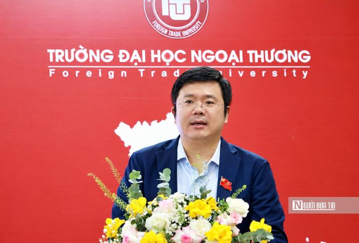 Ông Hà Công Anh Bảo - Chi hội trưởng Chi hội Luật gia Trường Đại học Ngoại thương. 