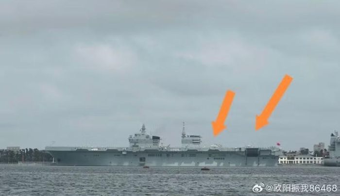 Hình ảnh chụp GJ-11 đậu trên boong tàu Tứ Xuyên lan truyền trên Weibo. Ảnh: Sina.