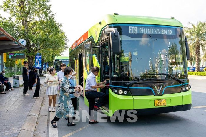 Xe buýt điện tại Hà Nội. Ảnh: ADB/BNEWS/TTXVN phát