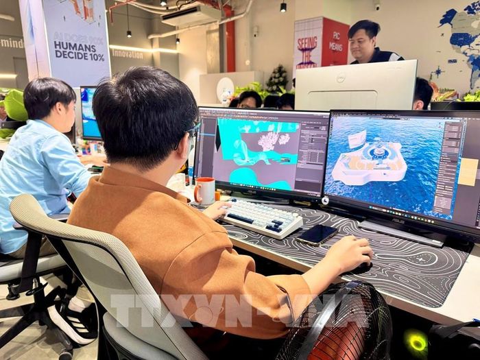 Nhân viên Công ty Công nghệ Arobid đang thiết kế các không gian triển lãm trên môi trường số. Ảnh: Hương Giang - TTXVN