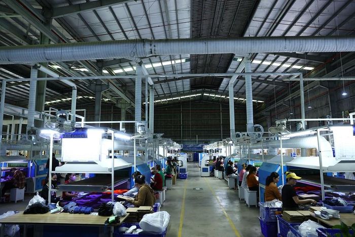 Sản xuất đế giày tại Công ty TNHH MTV Kepai (vốn đầu tư Nhật Bản) tại KCN Tân Kim (Tây Ninh). Ảnh: Huy Hùng - TTXVN