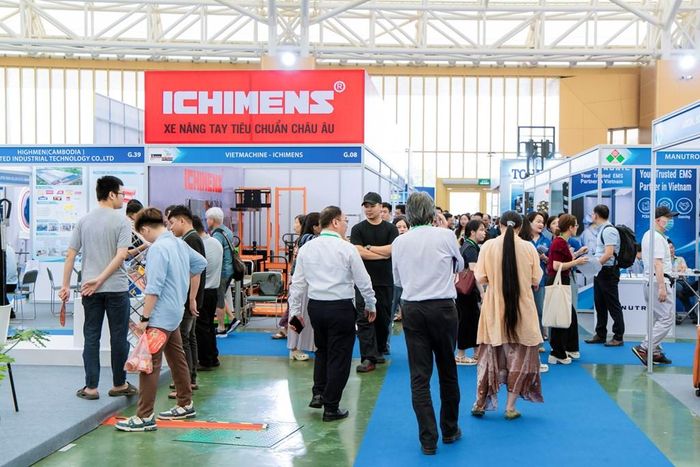 Triển lãm thang máy thu hút đông đảo doanh nghiệp và khách tham quan