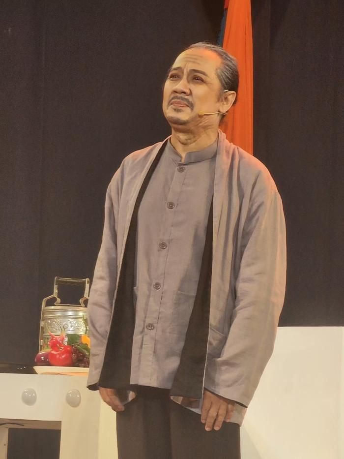 NSƯT Thành Lộc trong ngày ra mắt kịch đoàn mang tên mình.