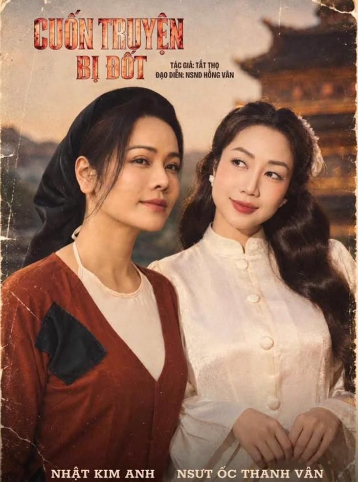 Vở diễn lấy cảm hứng từ Người hùng không cầm súng, xoay quanh những câu chuyện về người lính Trường Sơn với sự kết hợp của Nhật Kim Anh và Ốc Thanh Vân. Ảnh: FBNV