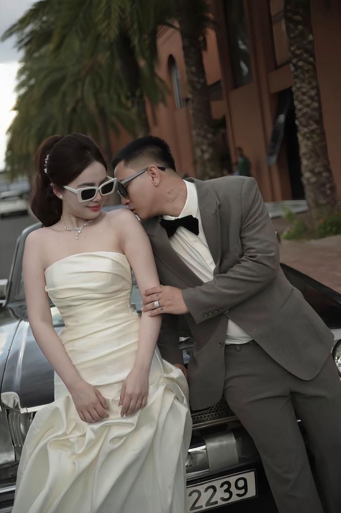 Khán giả chúc phúc Hoài Lâm và Ngọc Trinh.