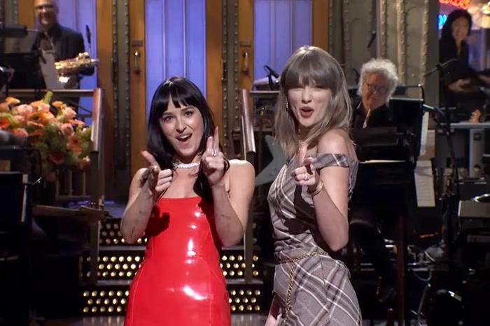Dakota Johnson giới thiệu Taylor Swift là chuyên gia trị liệu của mình.
