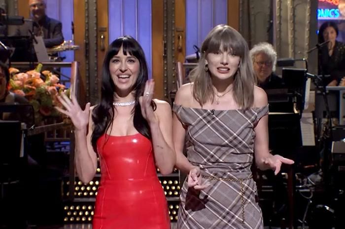 Taylor Swift xuất hiện trên chương trình Saturday Night Live (SNL) cùng Dakota Johnson.