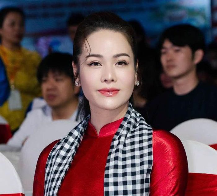 Nhật Kim Anh dành những sự ngưỡng mộ cho NSND Hồng Vân.