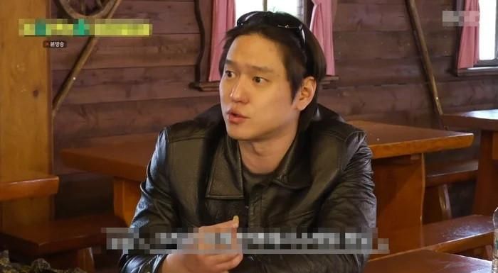 Ngoại hình của Go Kyung Pyo thường xuyên thay đổi. Những lúc không đóng phim, nam diễn viên thường thoải mái và không đặt nặng chuyện ngoại hình.