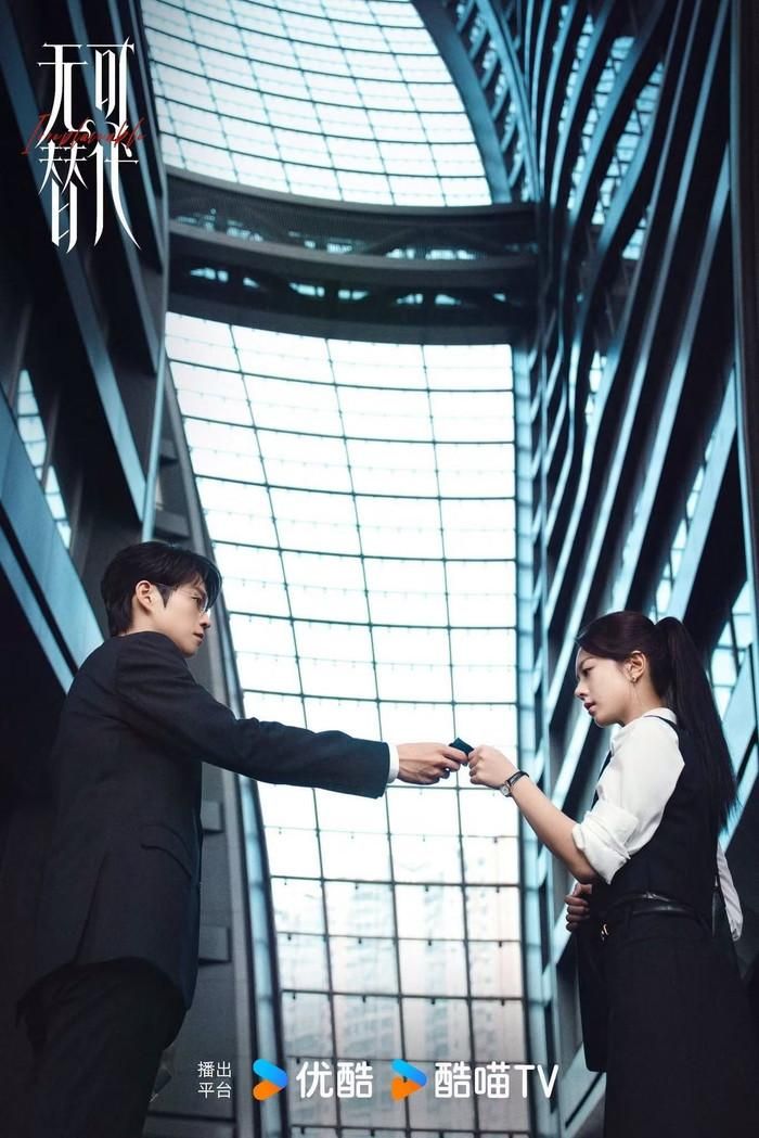 Những điểm tương đồng khiến Không Thể Thay Thế được ví như "Đầu Xuân Tươi Sáng phiên bản 2.0".