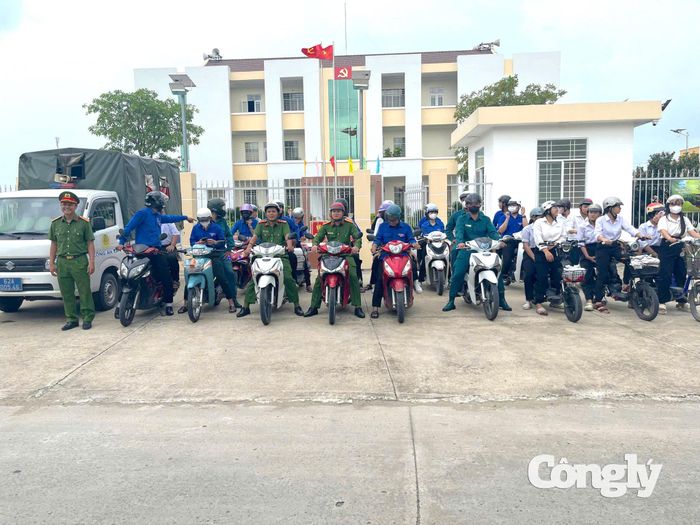 Công an xã Thạnh Lợi ra quân tuần tra giao thông đảm bảo an toàn giao thông học đường năm học 2026 -2027.