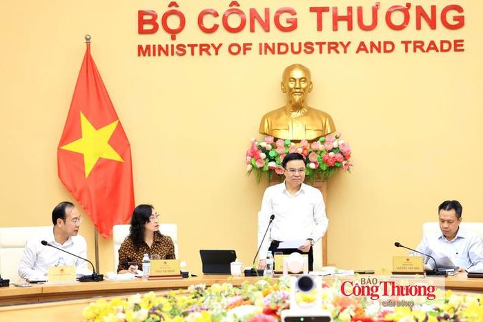 Bộ trưởng Lê Mạnh Hùng kết luận buổi làm việc.