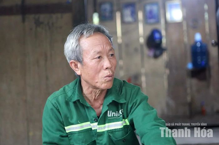Niềm vui của ông Hào A Pùa khi biết tin tỉnh sắp xây dựng khu tái định cư cho đồng bào người Mông ở khu Tung, bản Xa Lao.