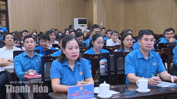 Đại biểu dự hội nghị tại điểm cầu LĐLĐ tỉnh Thanh Hoá.