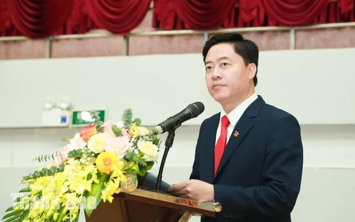 Phó Giám đốc Sở Văn hoá, Thể thao và Du lịch Nguyễn Duy Tự, Trưởng Đoàn thể thao Thanh Hóa dự Đại hội Thể thao toàn quốc lần thứ X báo cáo công tác chuẩn bị cho Đại hội.