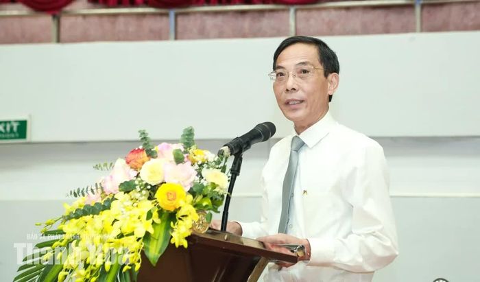 Phó Chủ tịch UBND tỉnh Đầu Thanh Tùng phát biểu tại Lễ xuất quân.