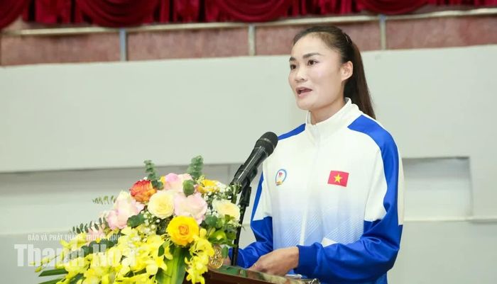 Vận động viên điền kinh Quách Thị Lan phát biểu bày tỏ quyết tâm thi đấu tại Đại hội Thể thao toàn quốc lần thứ X.