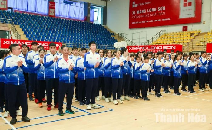 Các huấn luyện viên, vận động viên tham dự lễ xuất quân.