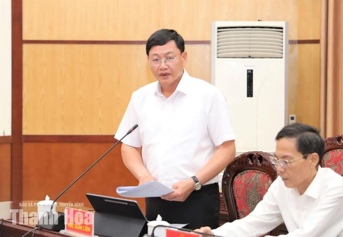 Phó Chủ tịch Thường trực UBND tỉnh Mai Xuân Liêm phát biểu tại hội nghị.