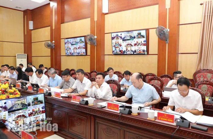 Các đại biểu dự hội nghị tại điểm cầu Trụ sở UBND tỉnh.