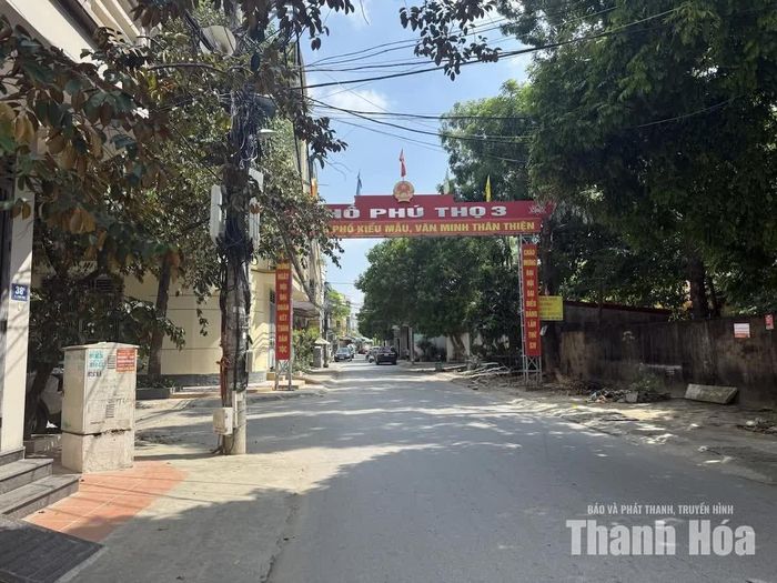 Đường Phú Thọ, một trong 13 điểm thường xuyên ngập cục bộ trên địa bàn phường Hạc Thành khi có mưa lớn.